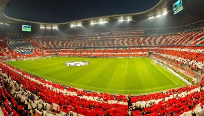 开云网址入口-纽伦堡中场组织体系渐成熟，纽伦堡主场球衣